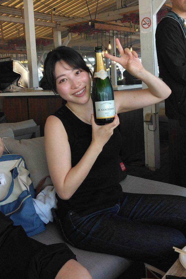 ca2lIq0pEPl0iLaG.jpg
