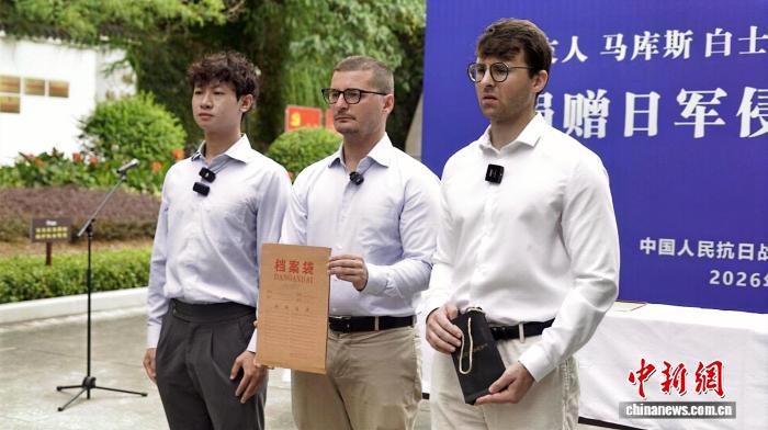 P63IU93oDjdGZTD9.jpg